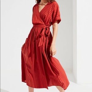 UO Gabrielle Linen Midi Wrap Dress